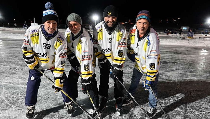 Den Surlej Cup gewann der «EHC Samedan». Foto: Silvaplana Pond Hockey