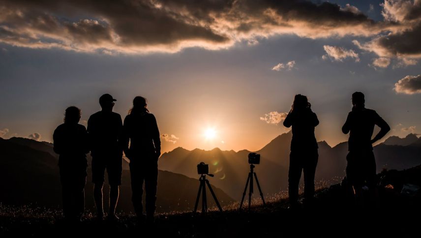 Partielle Sonnenfinsternis am 12. August. 2026, aufgenommen unterhalb des Piz Nair da Tarasp. Foto: Mayk Wendt