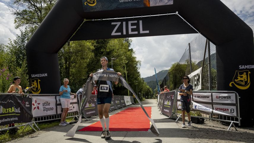 Die 53-Kilometer-Strecke begann am Samstag in Zuoz und führte über Madulain in die Hauptroute des EUT102. Den Sieg auf dieser Distanz holte sich Dominic Funk aus Samedan. Fotos: z. Vfg