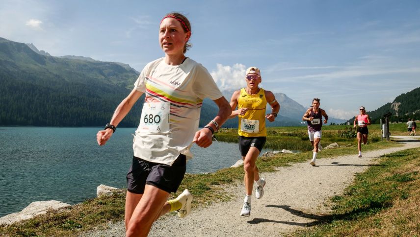Der Engadiner Sommerlauf besticht durch eine unvergleichliche Streckenführung entlang der Oberengadin Seen. Foto: Jon Duschletta  