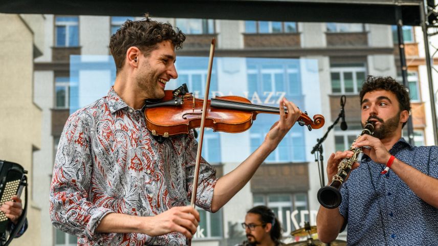 «Cheibe Balagan» bei einem ihrer jüngsten Auftritte auf der Hauser-Terrasse. Foto: fotoswiss.com/Giancarlo Cattaneo