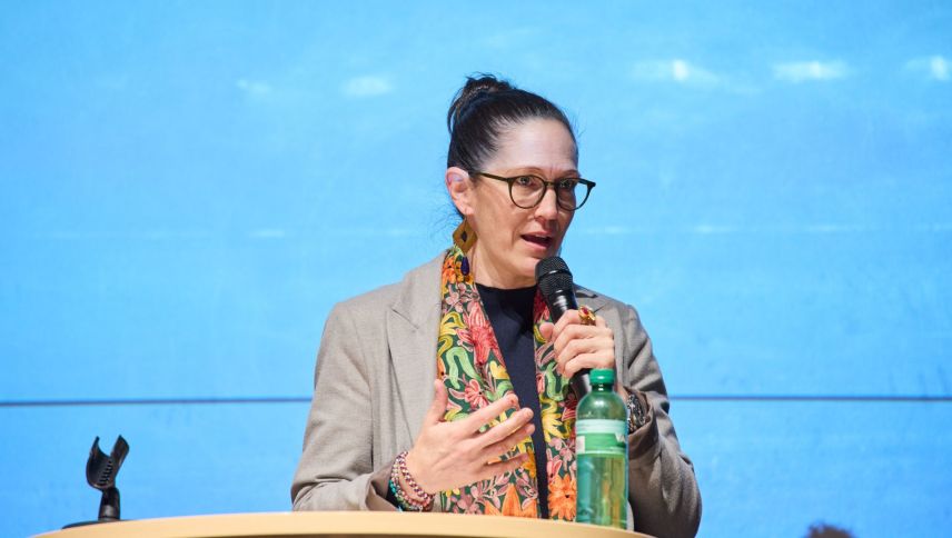 «La fuorma d’organisaziun cha nus vaivans tschernieu per la SGO nu d’eira cunvgnaivla», ho dit Nora Saratz Cazin a Puntraschigna. Perque propuonan ella e las ulteriuras persunas respunseblas da fundar la Sanadura (fotografia: Michael Steiner).