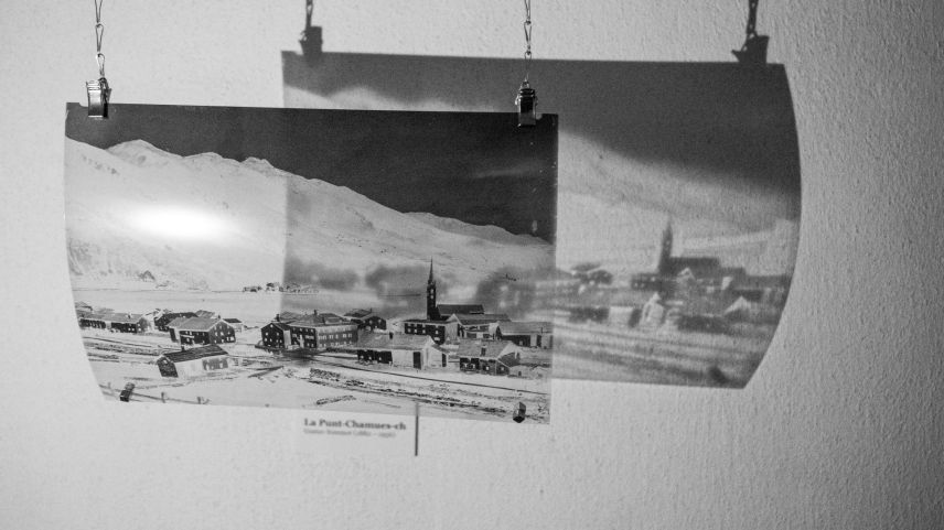 Dorfansicht La Punt Chamues-ch von Gustav Sommer. Foto: Jon Duschletta