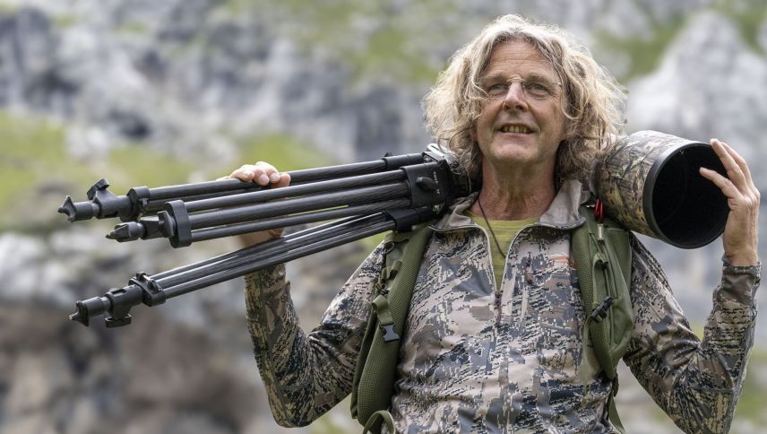 Der Südtiroler Horst Eberhöfer war in jungen Jahren uneinsichtiger und rücksichtsloser Wilderer. Obschon er weiterhin zur Jagd geht, ist er heute lieber mit Kamera und Teleobjektiv unterwegs anstatt mit Gewehr und Munition. Foto: Horst Eberhöfer