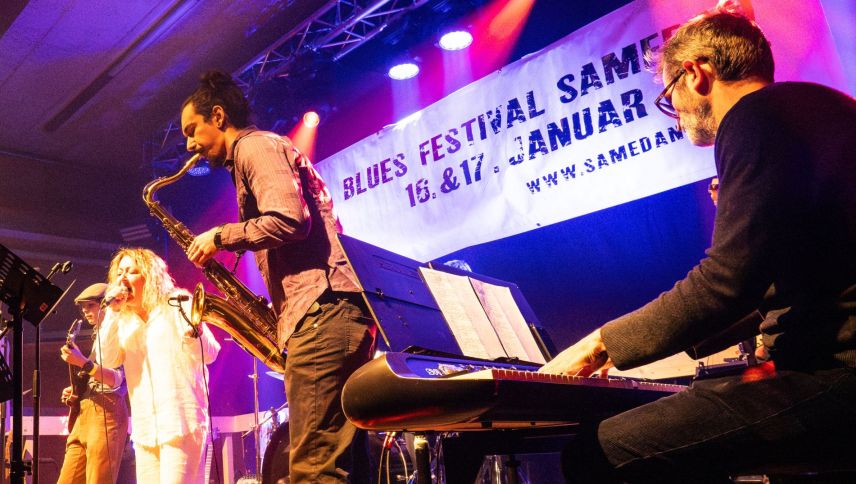 Die einheimische Band «Swing over the Pop». Foto: Jon Duschletta