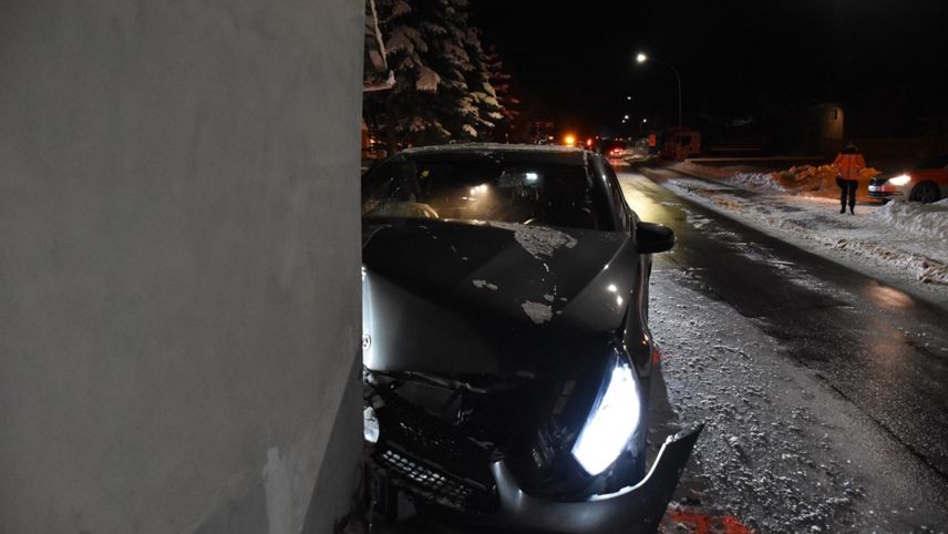 Die Lenkerin verletzte sich nur leicht. Foto: Kantonspolizei Graubünden