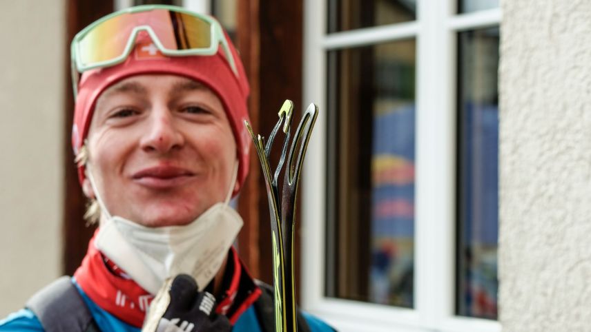 Arnaud du Pasquier mit der gebrochenen Skispitze die eine noch bessere Klassierung an der La Diagonela verhinderte. Foto: Jon Duschletta