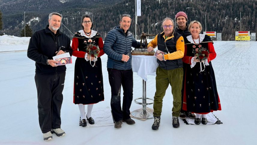 Die Siegermannschaft der 30. Ausgabe des Grond Premi da Scuol: Ftan Inter mit Adrian Iten (von links), David Sala Veni, Hubert Schubiger und Tino Andri (Foto: Dario Müller).