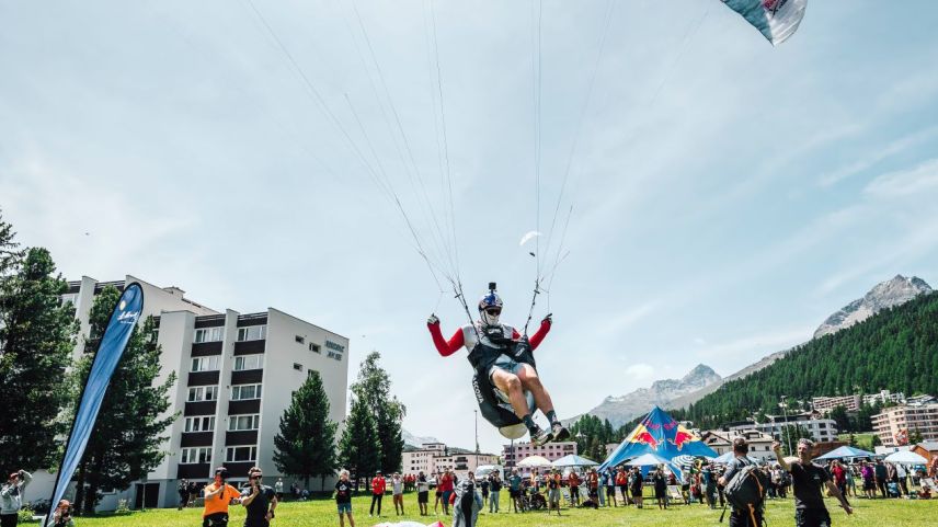 Zum vierten Mal dabei war Patrick von Känel. Hier im Landeanflug in St.Moritz.  Foto: Sidario Balzarini