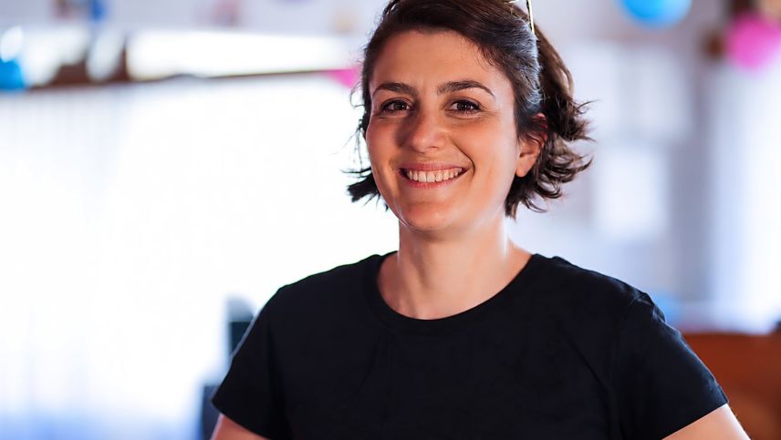 Tania Lehner-Giovanoli da Zernez es la nouva dirigenta dal Cor masdà  Zernez. Ella segua a Christa Pinggera (fotografia: Cor masdà Zernez).