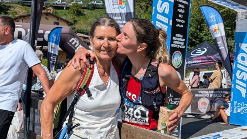 Immer an ihrer Seite als treue Begleiterin und grösster Fan: ihre Mutter. Foto: Flurina Eichholzer-Bott
