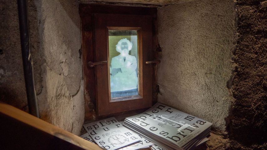 Auch Giovanni Segantini grüsst aus dem LichtSpielHaus in Zuoz. Foto: Jon Duschletta