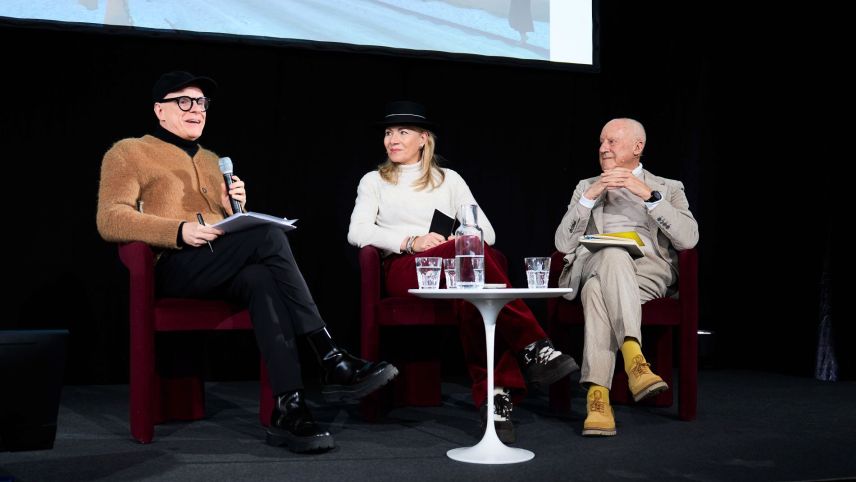 Kurator Hans Ulrich Obrist im Gespräch mit Regula Curti und Lord Norman Foster (v.l.). Fotos: Saskia Rosset/Engadin Art Talks