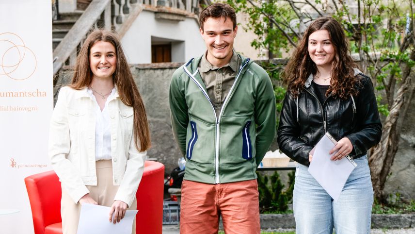 Ils vendschaders da Pledpierla 2021 – categoria 17 - 25 ons: Milena Gottschalk, Janic Maskos, Sara Kuntner (fotografia: Jon Duschletta).