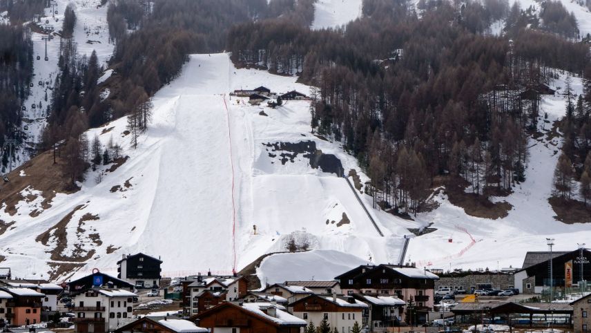 Im Gebiet der Talstation Carosello 3000 finden die Freestyle-Wettbewerbe in Aerials und Moguls statt. Von hier ist eine Verbindungs-Gondelbahn auf die andere Talseite geplant.   Foto: Jon Duschletta