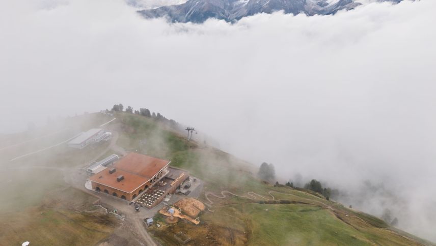 Sper la nouva ustaria e staziun sülla Motta Naluns haja dat la confruntaziun (fotografia: Michael Steiner).