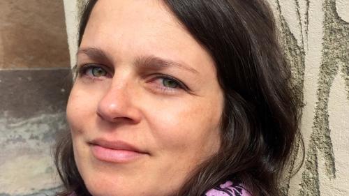 Bettina Vital es la nouva redactura dal Chalender Ladin (fotografia: UdG).