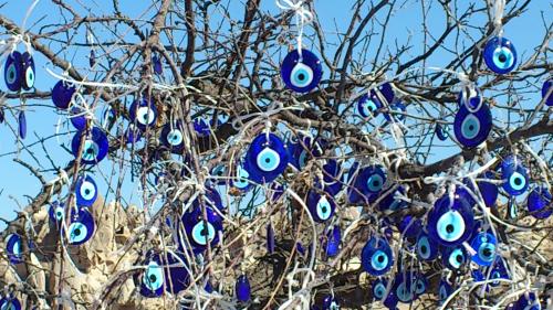 Mulitpler Schutz vor bösen Geistern: Nazar Boncugu, das Glas-Auge. Fotos: Ruth Bossart