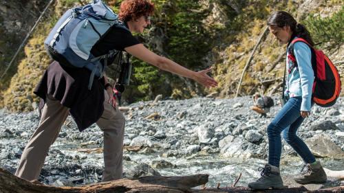 Da chaminar tras la natüra es alch oter co da far quai sün marchapès (fotografia: Hans Lozza / PNS).