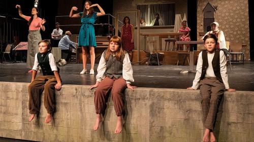 Scenas or da «La müdada», inscenada cun acturas ed actuors laics (fotografia: Marco Hartmann).