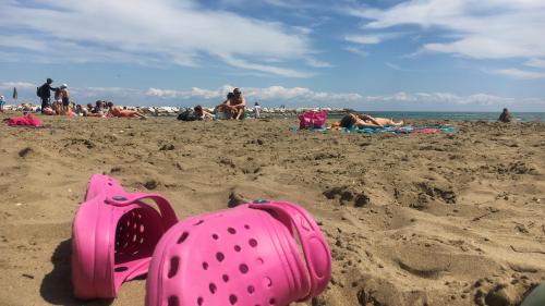 Ils Engiadinais vöglian darcheu fer vacanzas al mer (fotografia: Nicolo Bass).