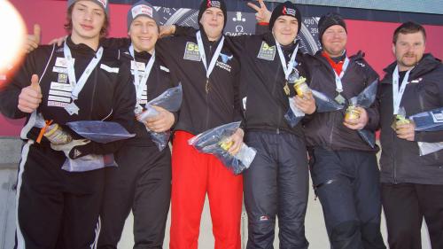 Der Engadiner Riet Graf war am Cuprennen Olympia Bob Run St. Moritz Celerina erneut erfolgreich. Team Rohner und das Bündner Team Schneider lieferten sich ein spannendes Rennen. Am Schluss gewwann Team Rohner. Foto: Olympia Bob Run St. Moritz-Celerina