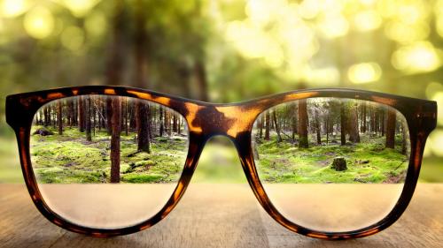 Auch wenn Brillen hie und da nerven, geben sie einem immer noch die möglichkeit richtig zu sehen. Foto: Shutterstock/lassedesignen