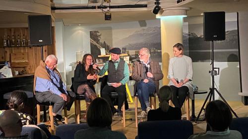 Attlio Bivetti, Bettina Gugger, Lorenzo Polin, Thomas Gierl und Martina Gammeter im literarischen Gespräch (v.l.n.r). Foto: Gael Hänni