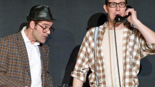 Ils duos seniors Ruedi (Rhaban Straumann) e Heinz (Matthias Kunz) han fat rier il public dürant lur program «Kafifahrt» (fotografias Flurin Andry).