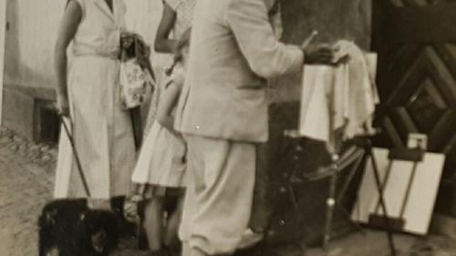 Koni Fischli vi da la lavur (fotografia: Benedict Stecher).