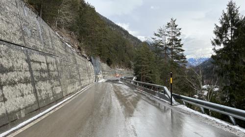  Die Engadinerstrasse muss infolge des Felssturzes vom 23. Dezember 2023 Instand gestellt werden. 