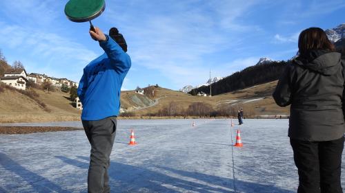 Erster Eisstock-Weitenwettbewerb auf dem Taraspersee seit 40 Jahren (Foto: Nicolo Bass).