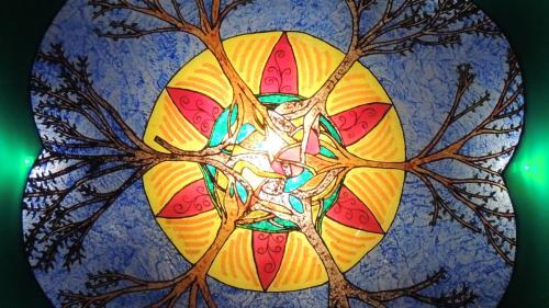 In tuot decoreschan 24 fanestras il purtret dal cumün a Ftan e derasan ün’atmosfera paschaivla e prüvada (fotografia: Benedict Stecher).