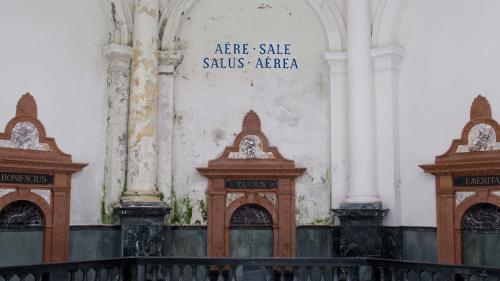 Illa Büvetta a Nairs pudaivan ils giasts da l’Engiadina Bassa far curas da baiver cun l’aua da las funtanas Bonifacius, Lucius ed Emerita (fotografia: Dominik Täuber).