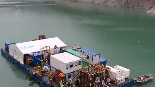 La plattafuorma cullas cabinas a pressiun ha dovrà blers indrizs da controlla e sgürezza (fotografias: Ouvras Electricas d’Engiadina).