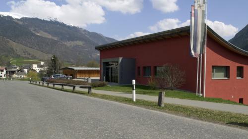 120 persunas han suottascrit il referendum cunter ils progets La Sassa/pendicularas Minschuns. (fotografia: Nicolo Bass)