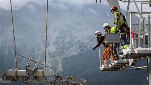 Es gehört auch Mut dazu, in schwindelerregenden Höhen zu arbeiten. Foto: Max Unterharnscheidt