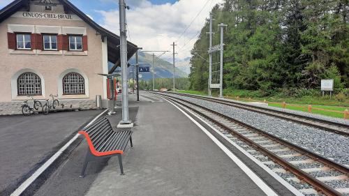 Der Bahnhof Cinuos-chel-Brail wurde in den vergangenen zwei Jahren umgebaut. Foto: z. Vfg
