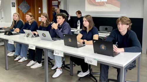 Die Geschäftsleitung von Smartwood hält ihre Investorenkonferenz ab. Foto: Fadrina Hofmann