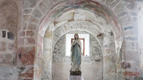 Il vout dal cor da la Ulrichskapelle es ornà cun stuccaturas d’anguels e cun simbols dals evangelists. Ellas dateschan da la fin dal 12avel tschientiner (fotografia: Martin Camichel/fmr).