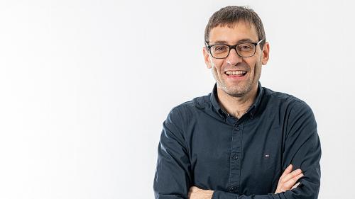 David Truttmann da Cuoira es schef­redacter da la Fundaziun Medias ­Rumantschas (FMR) – e daspö blers ons prova el d’organisar inchüns dis da vacanzas dürant l’october (fotografia: RTR).