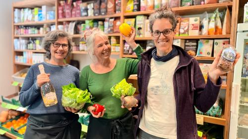 Franziska Bezzola, Brigitte Schnetzler und Tina Gluderer (von links) sind ein gutes Team. Foto: Fadrina Hofmann