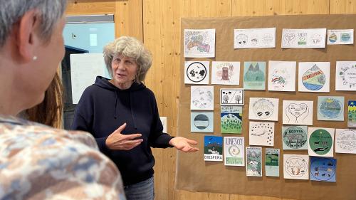 Angelika Abderhalden es cuntainta cullas propostas per dar daplü visibilità al Reservat Biosfera Unesco Engiadina Val Müstair (fotografia: David Truttmann).