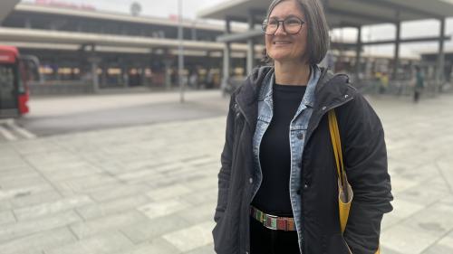 La romanista Uorschla Natalia Caprez Brülhart da Cuoira/Ftan es statta quist on la redactura respunsabla dal Chalender Ladin 2025. (fotografia: David Truttmann).