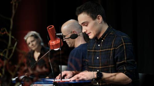 Janic Maskos ha giodü da survgnir ün resun direct als Dis da litteratura a Domat. Ch’uschigliö nu survegna’l suvent resuns (fotografia: mad).