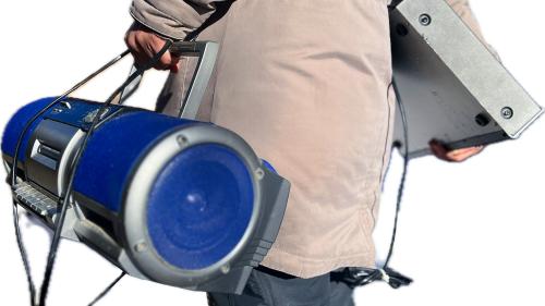 Laut SRG SSR werden heute Dienstag die UKW-Radioprogramme abgeschaltet. Private Radiosstationen tun dies schrittweise bis Ende 2026. Analoge Radioempfangsgeräte haben somit ausgedient. Foto: Jon Duschletta