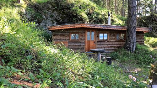 Tramblai/S-chalambert – ün nom bod poetic ha quist lö sün territori dal cumün da Valsot. L’idilla da la chamonna vain però disturbada dad üna dispitta giuridica (fotografia: Adam Quadroni).