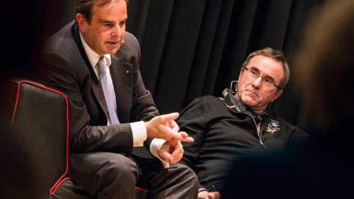 Nationalrat Gerhard Pfister und Olympiapromotor Andreas Wieland haben an der Swissness-Podiumsdiskussion am Hochalpinen Institut Ftan teilgenommen (Foto: Mayk Wendt).