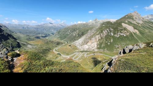 Melgrô cha’l proget «Juliertrail» – chi maina sur il Güglia – ho già survgnieu glüsch verda, vain fat resistenza cunter el: a Surses es il referendum cunter il credit d’impegn reuschieu (fotografia: mad).