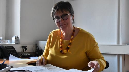 Aita Zanetti, presidenta cumünala da Scuol, constatescha ün surplü da recuors da proprietaris da seguondas abitaziuns (fotografia: Nicolo Bass).